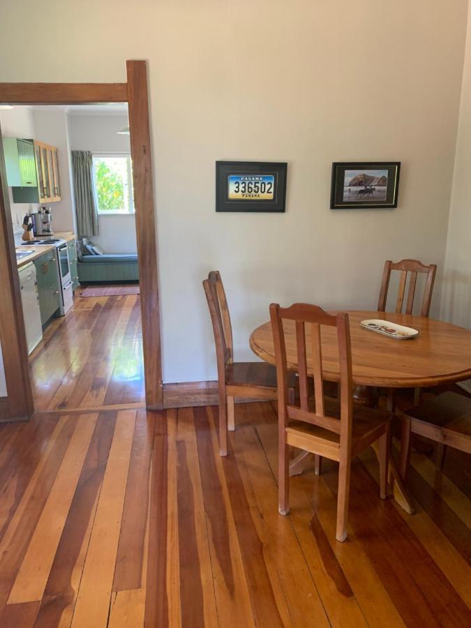 One Panama Villa Martinborough Bagian luar foto